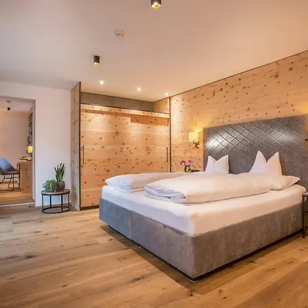 Hotel Tipotsch 3*